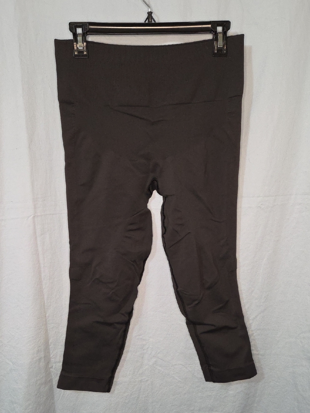 Lululemon Zone In Crop in Black - Size 12